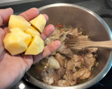 Foto del paso 9 de la receta: Guiso de muslo de pollo deshuesado express