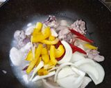 Foto langkah ke 3 dari resep Ayam tumis paprika.