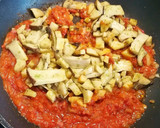 Foto del paso 7 de la receta: Rigatoni con jamón y setas en salsa de tomate