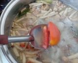 รูปขั้นตอนการทำที่ 5 ของ ต้มยำโครงไก่ใส่เห็ด
