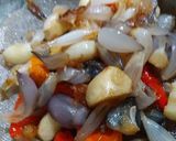 Foto langkah ke 3 dari resep Ikan kembung terung bumbu kuning.