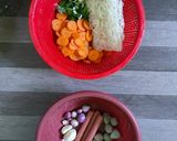Foto langkah ke 1 dari resep Sup Bihun Jamur Kuping.