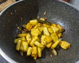 Foto langkah ke 2 dari resep Tumis tahu sosin sawi hijau ala fe.