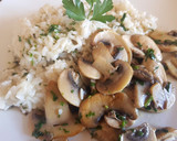 Foto del paso 5 de la receta: Champiñones salteados con arroz blanco. #paraprincipiantes
