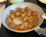Foto del paso 2 de la receta: Döneralbóndigas en salsa Strogonoff