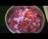 Hình bước làm 2 của món Xi-rô dâu tây (strawberry syrup)