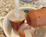 Foto del paso 12 de la receta: Helados Individuales de Queso de Untar y Chocolate que Puede Hacer Hasta un Niño
