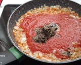 Foto del paso 3 de la receta: Espaguetis integrales con bonito en salsa de anchoas