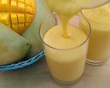 A picture of step 2 of Mango lassi.