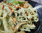 Foto del paso 7 de la receta: Spaghetti a la crema de burrata y albahaca con berenjena frita y piñones