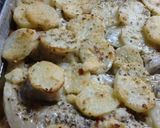Foto del paso 6 de la receta: Pescado sobre colchón de verduras y tapado con papas gratinadas