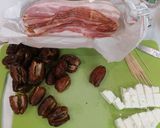 Φωτογραφία βήματος 1 της συνταγής Χουρμάδες με φέτα και μπέικον