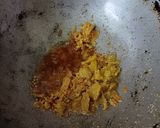 A picture of step 3 of Gond laddu.