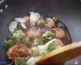 Foto langkah ke 4 dari resep Udang Lada Hitam.