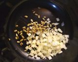 Foto del paso 1 de la receta: Ensalada de arroz integral con brócoli, apio y clara de huevo poché