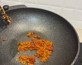 รูปขั้นตอนการทำที่ 2 ของ ผัดเผ็ดไก่ใส่กระวาน