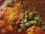 Caldillo de nopales con tortas de camarón