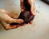 Foto del paso 11 de la receta: Panellets variados (chocolate, membrillo y guindas confitadas)