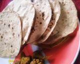 A picture of step 3 of Garlic wheat flour chapati.