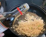 รูปขั้นตอนการทำที่ 2 ของ ข้าวผัดกระเทียมราดหมูสับกระเทียม