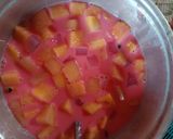 Foto langkah ke 3 dari resep Es Semangka Sirup Merah.
