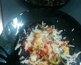 Foto del paso 10 de la receta: Bacalao desmigado con pimientos sobre lombarda con sésamo y queso parmesano