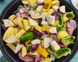 Foto del paso 12 de la receta Muslos de pollo con patatas en el pizzapan