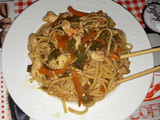 Tallarines chinos con pollo