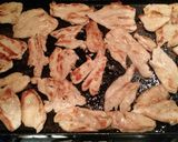 Foto del paso 3 de la receta: Bifes de pechuga de pollo a la plancha con calabacín al horno