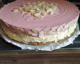 Fehércsokis-epres mousse torta recept fázis 7 fotója