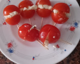 Foto del paso 2 de la receta: Pinchitos de uva y cherrys con roquefort