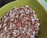 Foto langkah ke 1 dari resep Peyek Kacang Tepung Ketan.