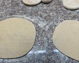 A picture of step 3 of Roti/Phulka.