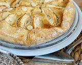 Une image de l'étape 8 de TARTE AMANDINE AUX POMMES RUSTIQUE (sans moule à tarte).