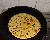मटर और आलू का पराठा (matar aur aloo ka paratha recipe in Hindi) रेसिपी चरण 2 फोटो
