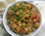 A picture of step 2 of Chickpea Potato Kathi Roll.