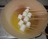 Foto langkah ke 6 dari resep Sate Pangsit Sosis.