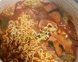 รูปขั้นตอนการทำที่ 4 ของ มาม่าหม้อไฟ บุเดจีเก 부대찌개