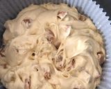 A picture of step 4 of White chocolate and fudge cake.