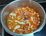 Foto del paso 4 de la receta: Garbanzos con sepia y gambas