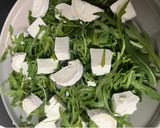 Foto del paso 1 de la receta: Ensalada de rúcula,rulo de cabra,queso de Burgos,fresas y mermelada casera !!!