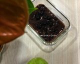 Hình bước làm 2 của món Chè Đậu Đen Táo Đỏ