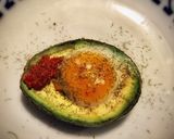 Foto del paso 6 de la receta Aguacate al horno relleno de salmón y huevo