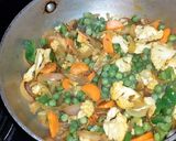 A picture of step 3 of Veg pulao.