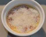 Foto langkah ke 5 dari resep Fresh Strawberry Yogurt Brulee.