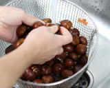 Foto del paso 2 de la receta: Castañas asadas al horno para todo el año