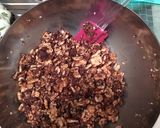 Foto del passaggio 2 della ricetta Salame di cioccolato “alternativo” (senza burro né uova)