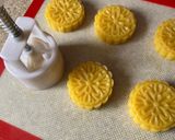 A picture of step 5 of Mung bean cake.