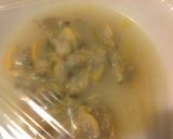Foto del passaggio 8 della ricetta Spaghetti con le vongole e cavolo nero