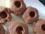 નટેલા ફીલ દાલગોના કપકેક (Nutella Fill Dalgona Cupcake Recipe In Gujarati)